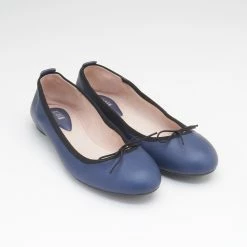 BLOCHSTORE-US Ladies Nashira Ballet Flats -POINTESHOES SHOP BL2020 NAV 0716 a6ab0e6a 32c4 41ae be29 1d0824c8577b scaled